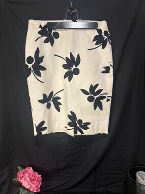 J. Crew NWOT Summery Off White & Black Cotton Floral Pencil Skirt •Runs Big 00